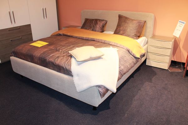 Nu € 1690,- Showmodel Ledikant Audrey gestoffeerd 180 x 210