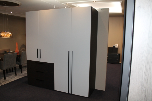 Nu € 1245,- Showmodel Horizont 100 / 200 cm breed
