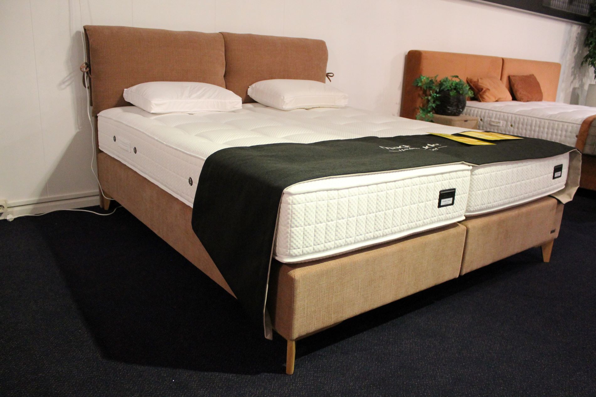 Nu € 6.400,- Showmodel Boxspring - Magnitude  Donatello 180 x 210