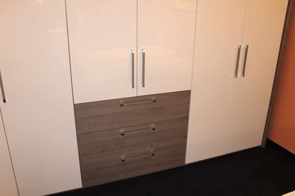 Nu € 2485,- Showmodel Horizont 100 / 306 cm breed