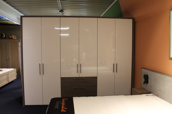 Nu € 2485,- Showmodel Horizont 100 / 306 cm breed