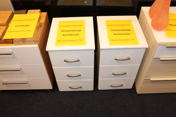 Nu vanaf € 75,- Showmodel Nachtkasten
