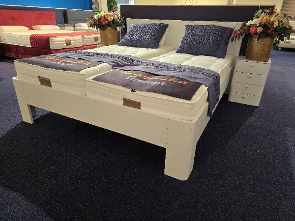 Nu € 1495,- Showmodel Ledikant Diamant Wit 180 x 210