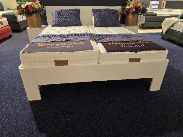 Nu € 1495,- Showmodel Ledikant Diamant Wit 180 x 210