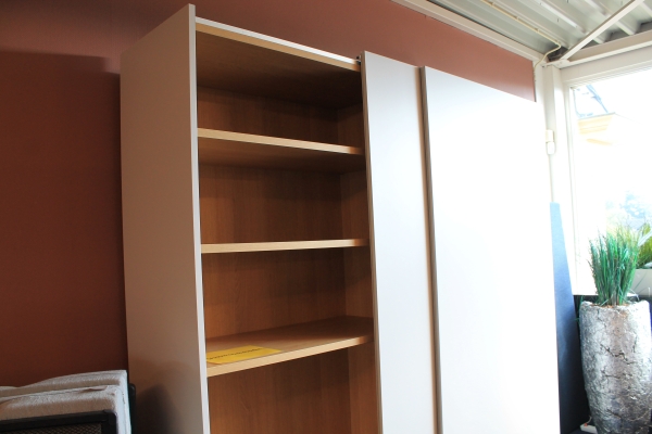 Nu € 1895,- Showmodel Linnenkast Caccaro