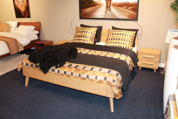Nu € 2.530,- Showmodel Ledikant Edda 180 x 200