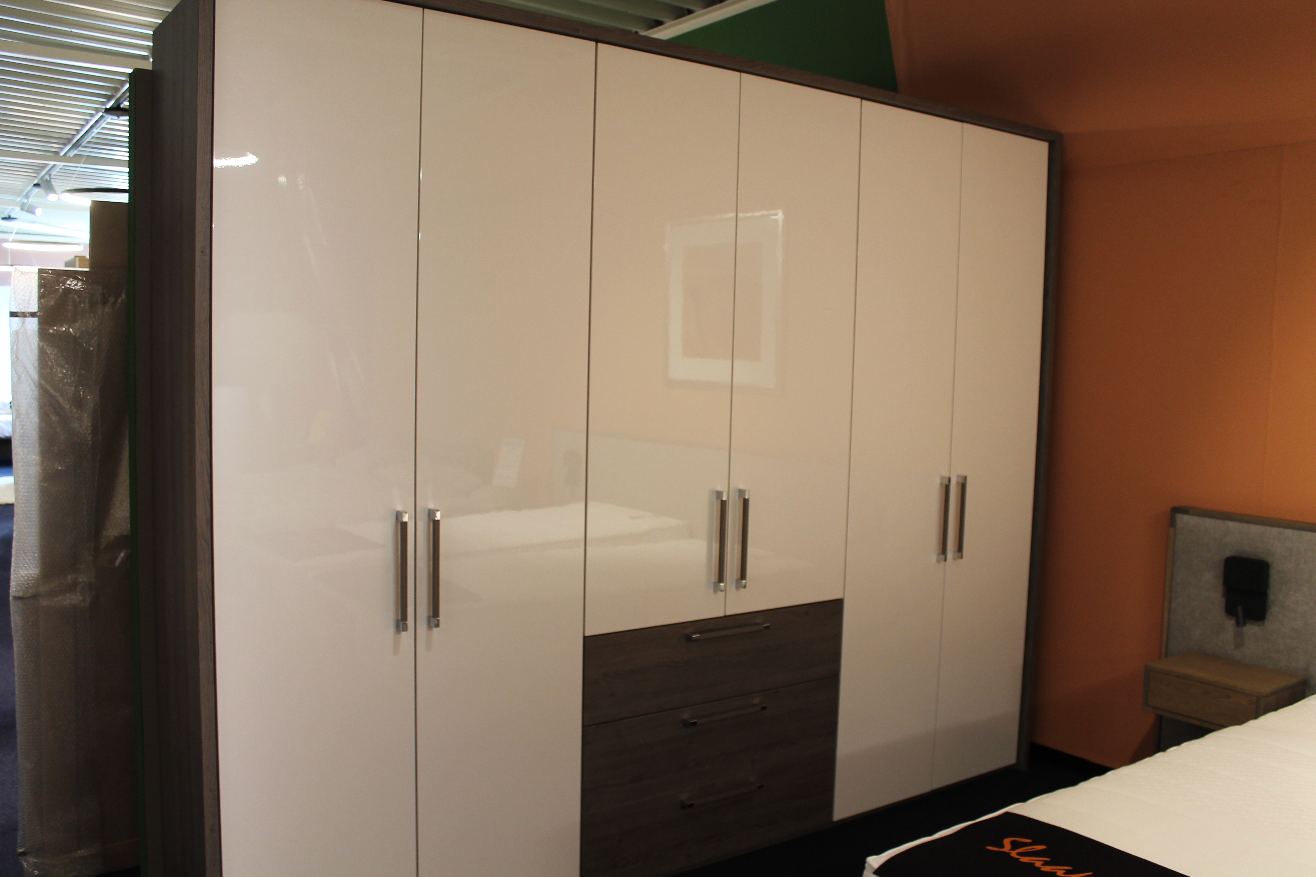 Nu € 2595,- Showmodel Horizont 100 / 306 cm breed