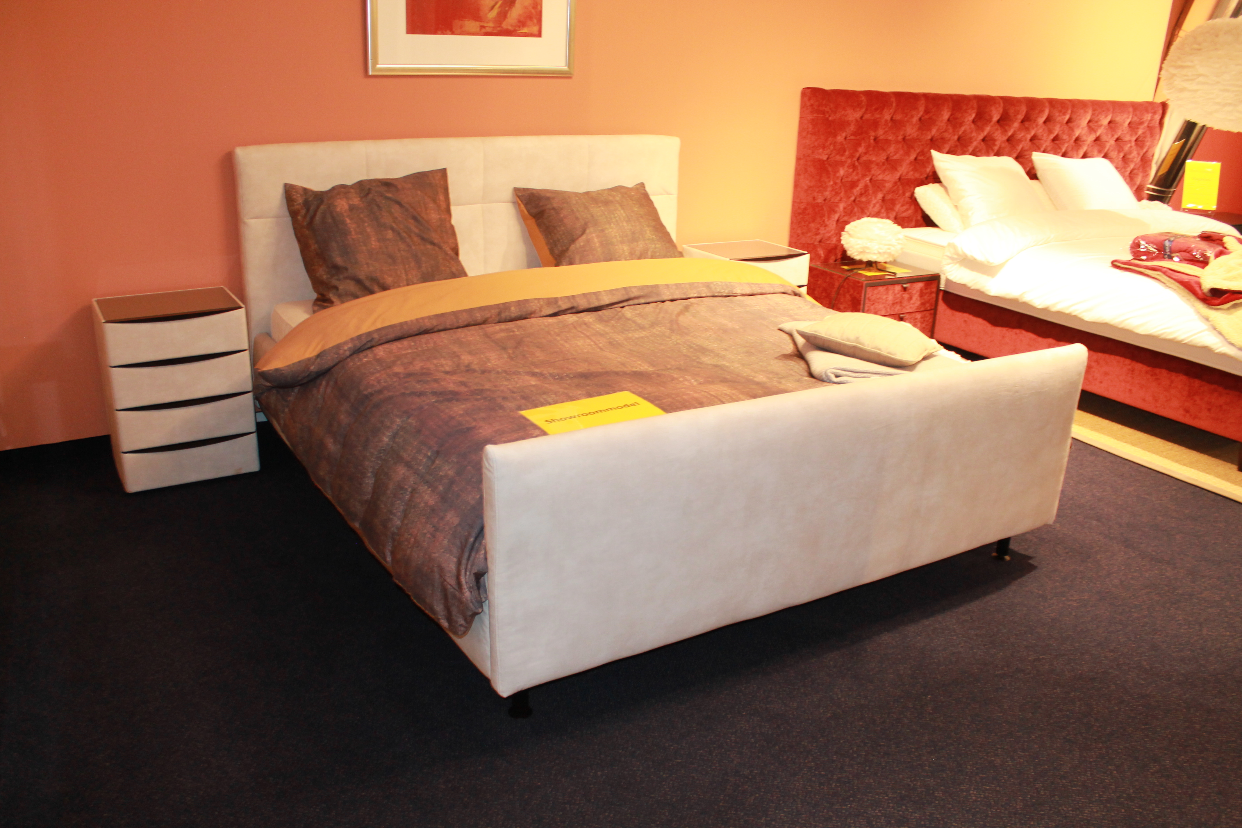 Nu € 1.895,- Showmodel Ledikant PB gestoffeerd 180 x 210