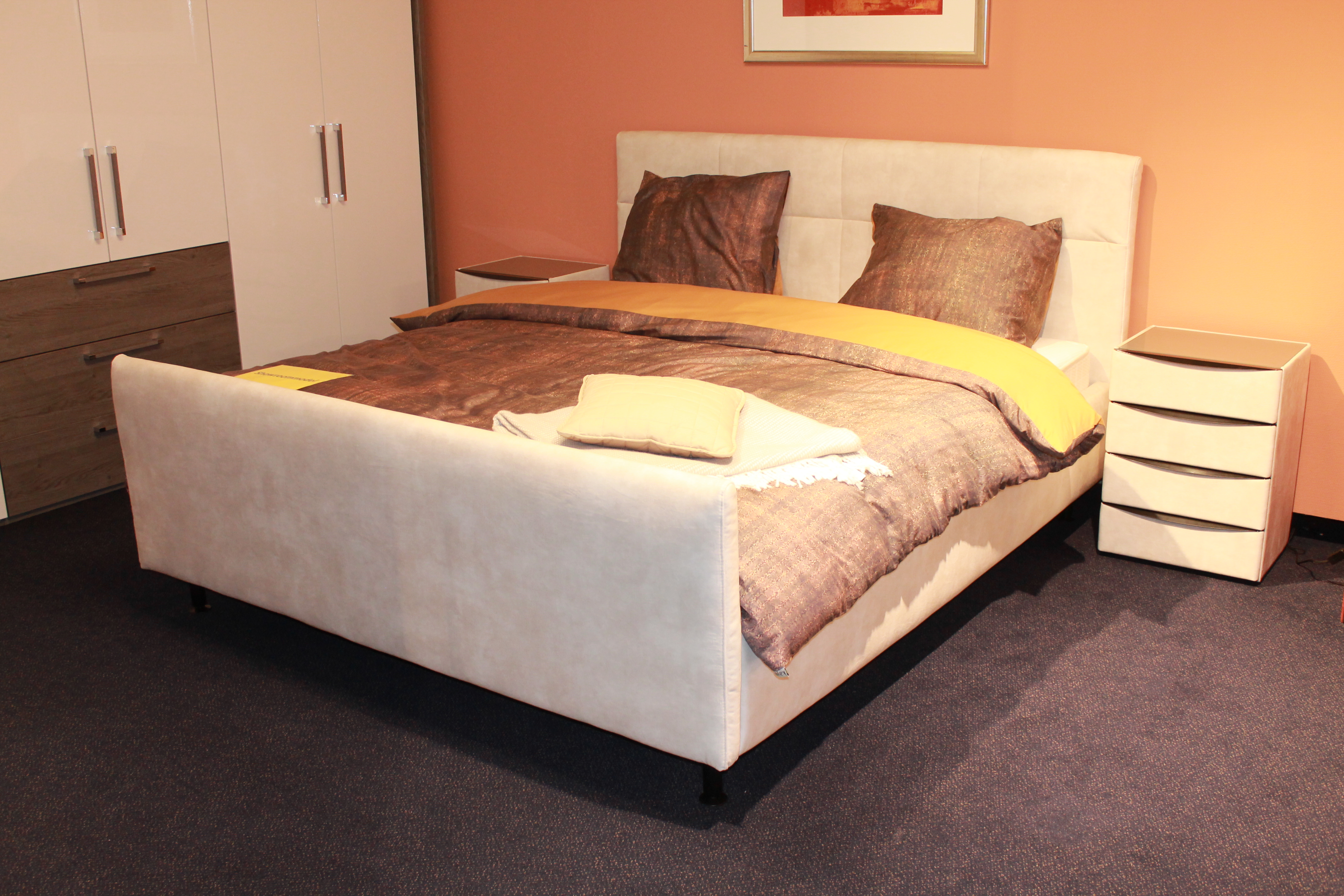 Nu € 1.895,- Showmodel Ledikant PB gestoffeerd 180 x 210