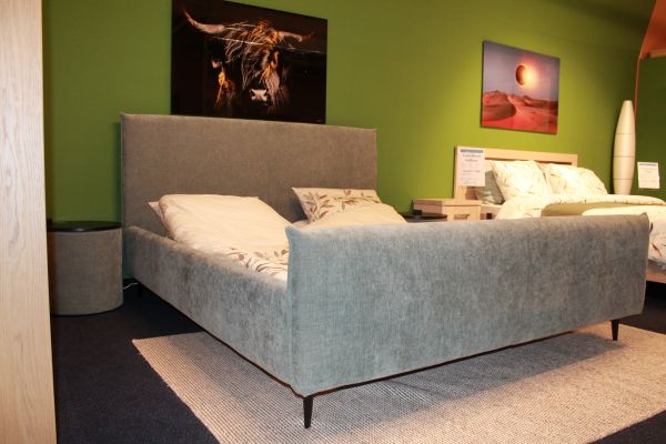 Nu € 4.500,- Showmodel Ledikant Claudia gestoffeerd 180 x 210