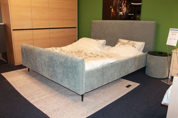 Nu € 4.500,- Showmodel Ledikant Claudia gestoffeerd 180 x 210