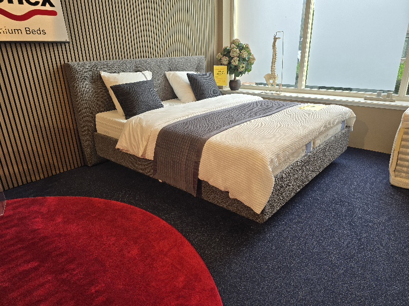 NU € 2900,- Showmodel Swissflex Madrid 90x210 Vlak