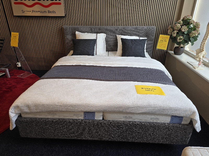 NU € 2900,- Showmodel Swissflex Madrid 90x210 Vlak