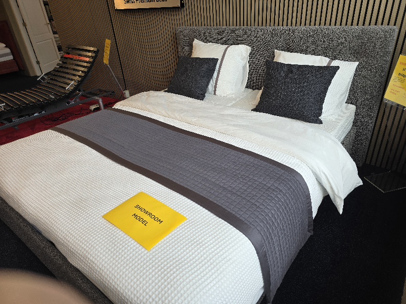 NU € 2900,- Showmodel Swissflex Madrid 90x210 Vlak