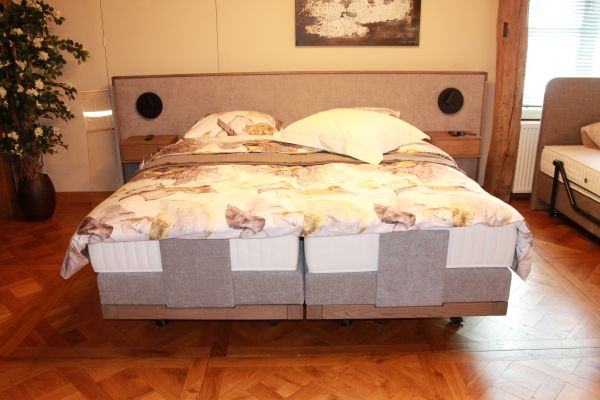 Nu € 7850,- Showmodel Lift-Boxspring 180 x 210 met Hoog /Laag