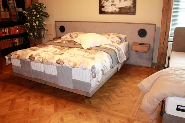Nu € 7850,- Showmodel Lift-Boxspring 180 x 210 met Hoog /Laag