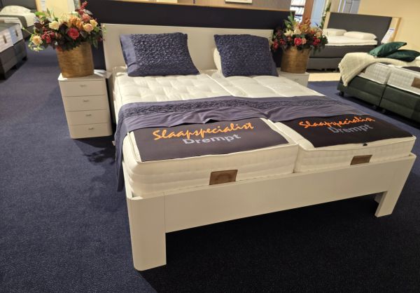 Nu € 1495,- Showmodel Ledikant Diamant Wit 180 x 210