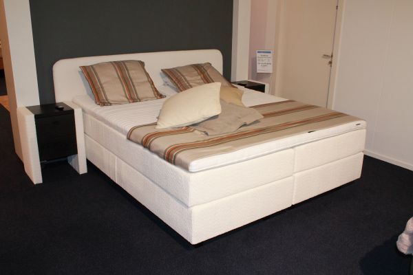 Nu € 3.599,- Showmodel Boxspring Globe 180 x 210