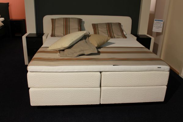 Nu € 3.599,- Showmodel Boxspring Globe 180 x 210