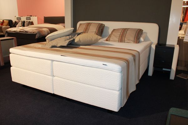 Nu € 3.599,- Showmodel Boxspring Globe 180 x 210