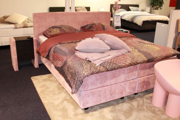 Nu € 3.450,- Showmodel Boxspring Stud 180 x 210