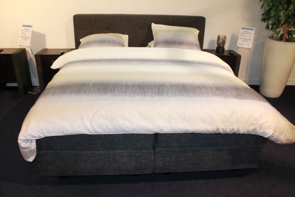 Nu € 3.795,- Showmodel Boxspring Stud de Luxe 180 x 210