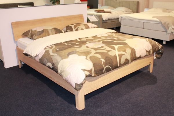 Nu € 3.125,- Showmodel Ledikant Emaho 25 180 x 200