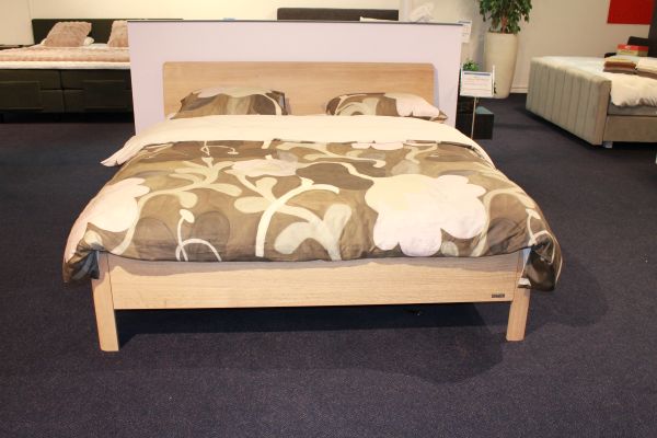 Nu € 3.125,- Showmodel Ledikant Emaho 25 180 x 200