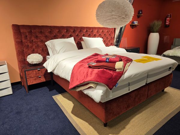 Nu € 8.000,- Showmodel Boxspring Magnitude Churchill XL 180 x 210